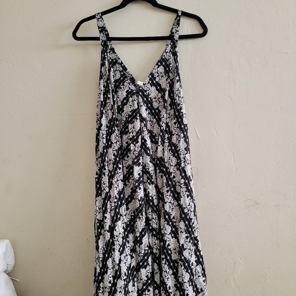 Romper black and white